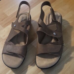 Cobbie Cuddlers ladies sandals size 9.5